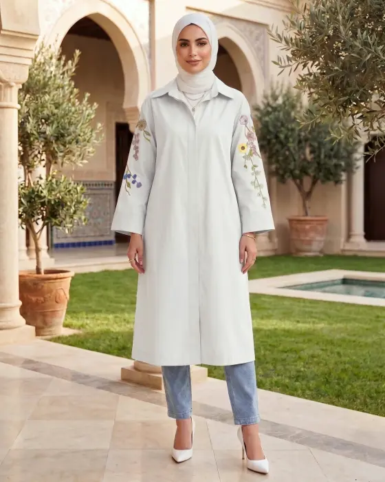 Long shirt with embroidered roses image 0