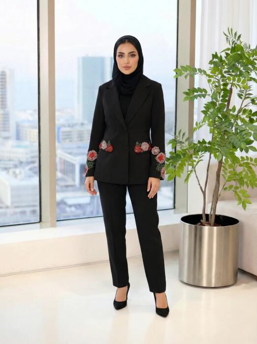 جاكيت بليزر مطرزة بكرستال image 0