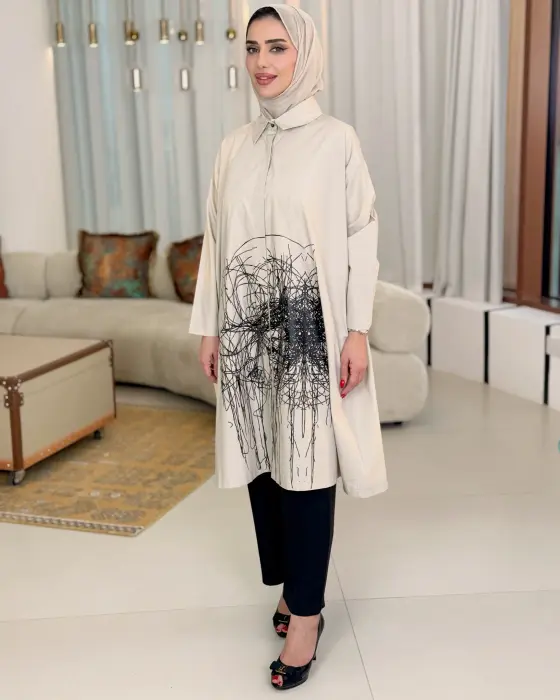 قميص طويل بطباعة فنية image 8