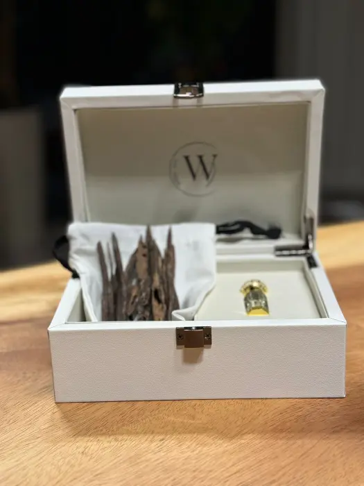 White Oud VIP Gift Box صندوق جلد من وايت عود هديه image 6
