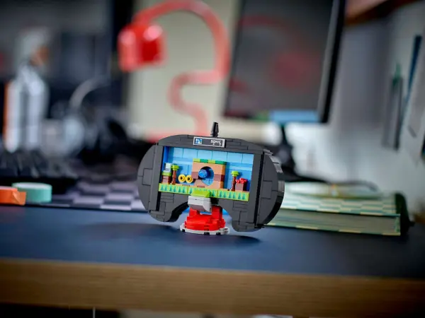LEGO® Sonic the Hedgehog™ SEGA® Genesis™ Controller image 3