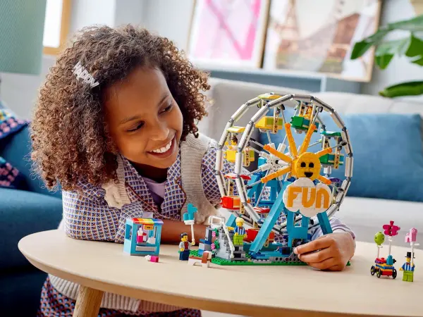 LEGO  Ferris Wheel is a Creator 3-in-1 image 5
