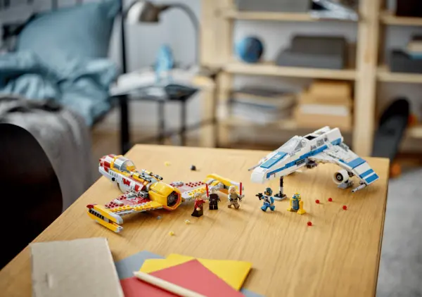 LEGO® Star Wars™ New Republic E-Wing vs. Shin Hati's Starfighter image 3