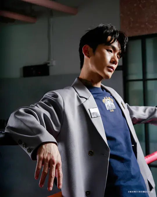 Kaoru Hanayama suit jacket image 1
