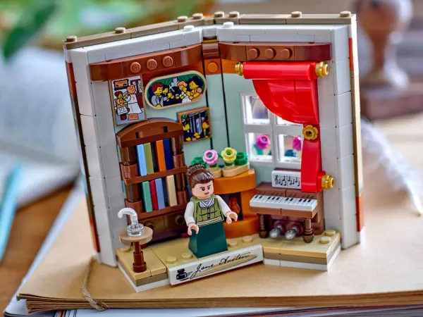 LEGO® Tribute to Jane Austen's Books image 2