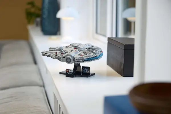 Star Wars Millennium Falcon image 3