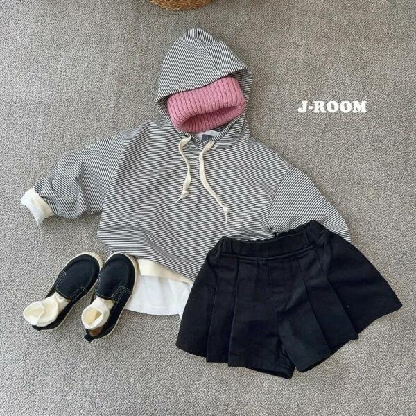 Two Tuck Skirt Short image 1