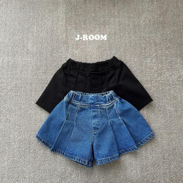 Two Tuck Skirt Short image 2