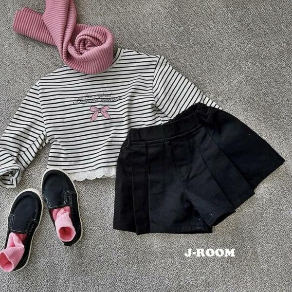 Two Tuck Skirt Short image 4