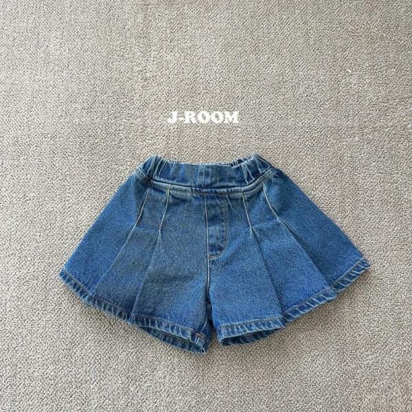 Two Tuck Skirt Short image 6