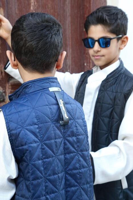 Vest. image 5