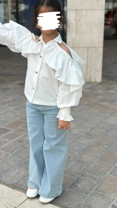 White Ruffles& Heart Shirt image 3