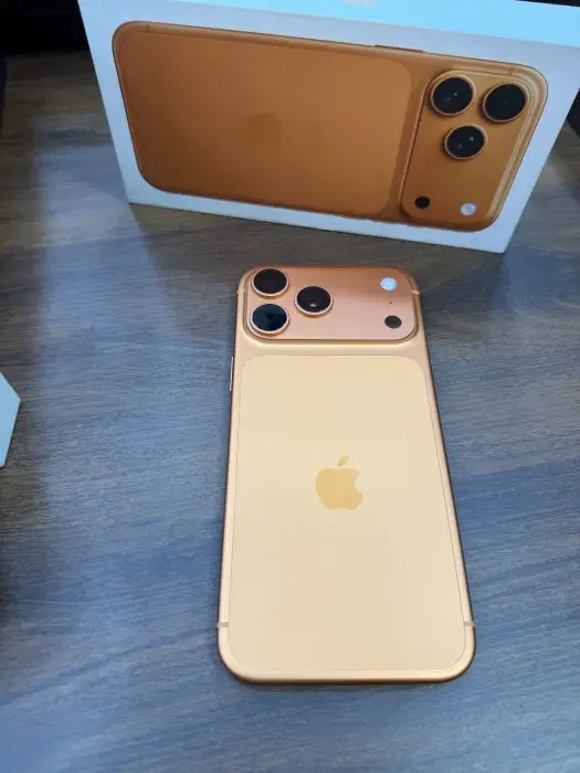 17 برو ماكس برتقالي 256 GB مستخدم 100% دورات 78 امريكي  image 0