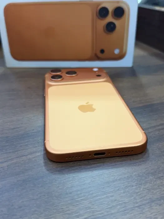 17 برو ماكس برتقالي 256 GB مستخدم 100% دورات 78 امريكي  image 2