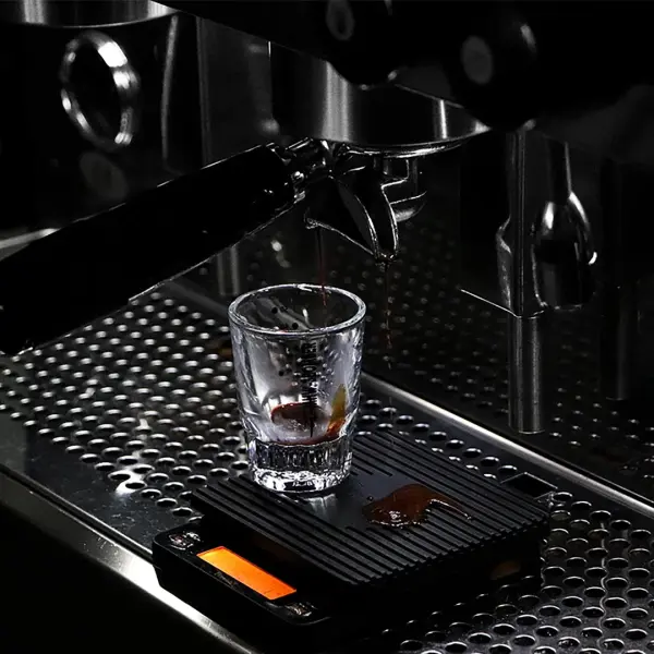 MHW-3BOMBER OZ Glass Measuring Cup image 1