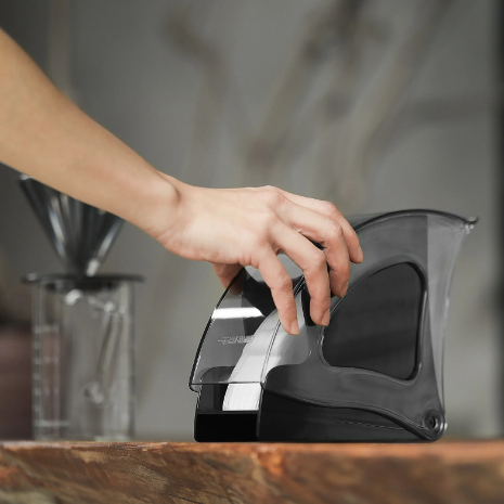 Snail Filter Paper Holder-black image 1