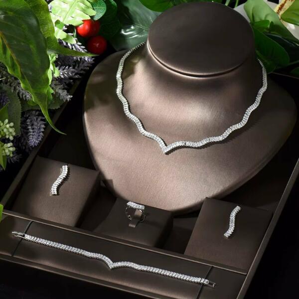 طقم اكسسورات مكون من 4 قطع-Silver image 0