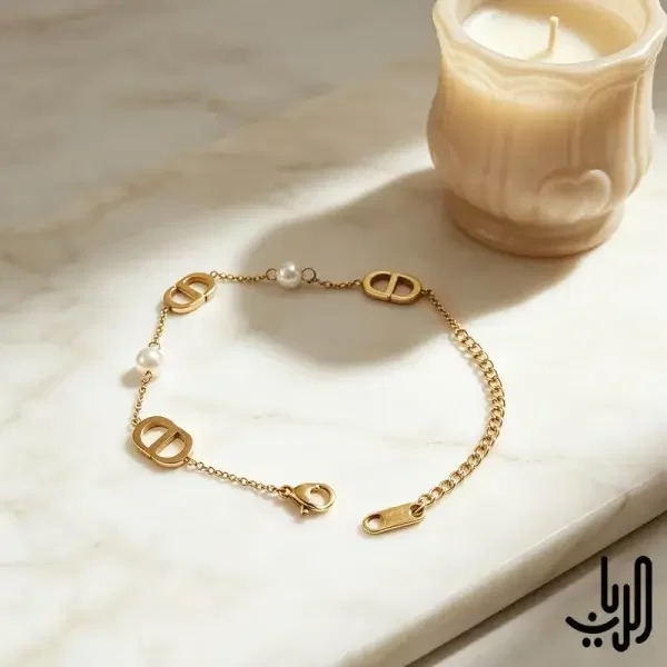 سوار ذهبي راقٍ بنقشة CD و حبات اللؤلؤ image 3