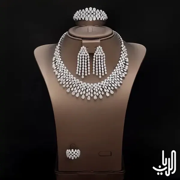 طقم مجوهرات ملكي فاخر مكون من ٤ قطع image 2