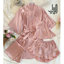 طقم بيجامة مكونه من ٤ قطع من الساتان الناعم image 0