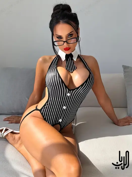 بودي سوت نسائي أسود وأبيض مستوحى من زي السكرتيرة image 4