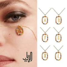 سلسله باللون الذهبي تتكون على الحروف بكرستالات ملونه image 0