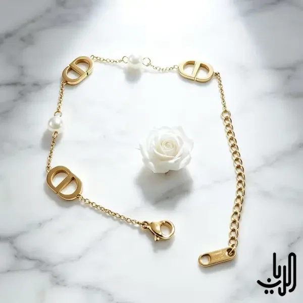 سوار ذهبي راقٍ بنقشة CD و حبات اللؤلؤ image 4