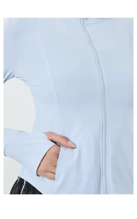 جاكيت "لايت بلو" بقماش مرن و تصميم عصري يواكب حركتك image 2