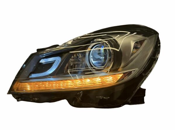 مصابيح أمامية LED لسيارة مرسيدس W204 image 0
