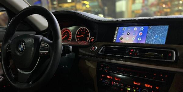 واجهة CarPlay اللاسلكية و Android Auto لنظام CIC في BMW الفئة السابعة (F01/F02) image 1