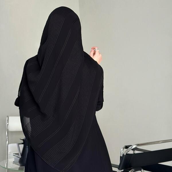 striped shela image 0