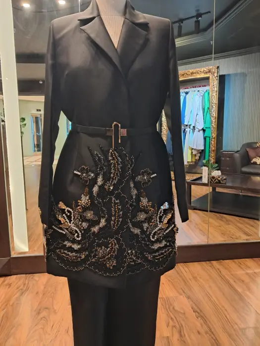 BLACK WITH SHIEK image 0