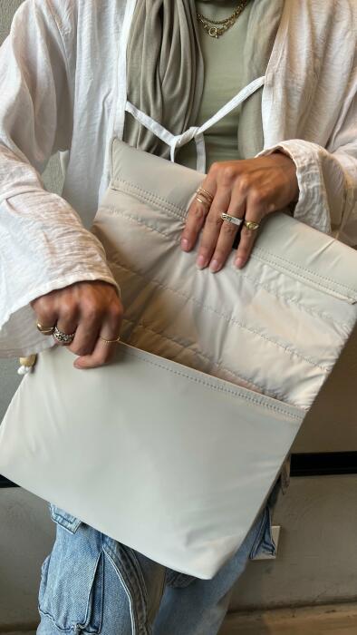 Laptop sleeve - cream image 1