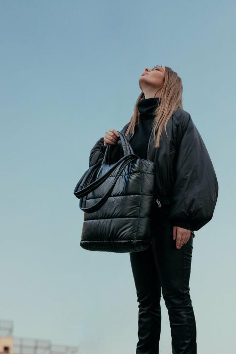BLACK PUFFY HANDBAG image 0