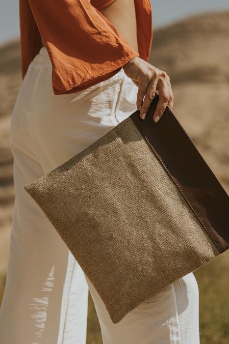 Nia Clutch image 1