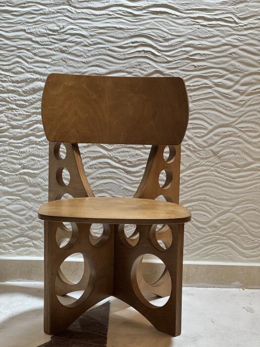 The apreture chair image 2