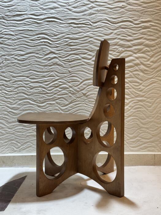The apreture chair image 3
