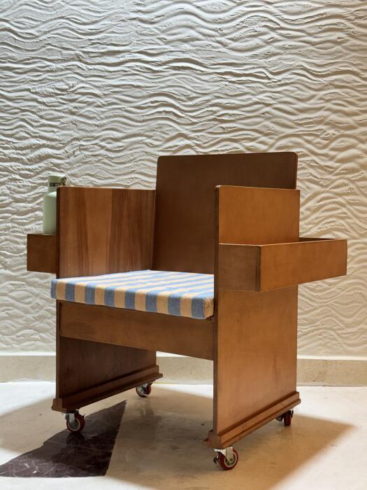 The Self-Sufficient Chair image 3
