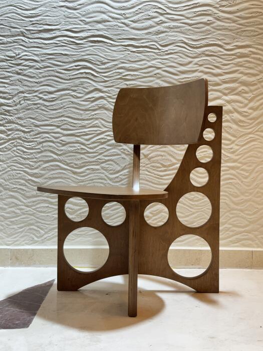 The apreture chair image 0
