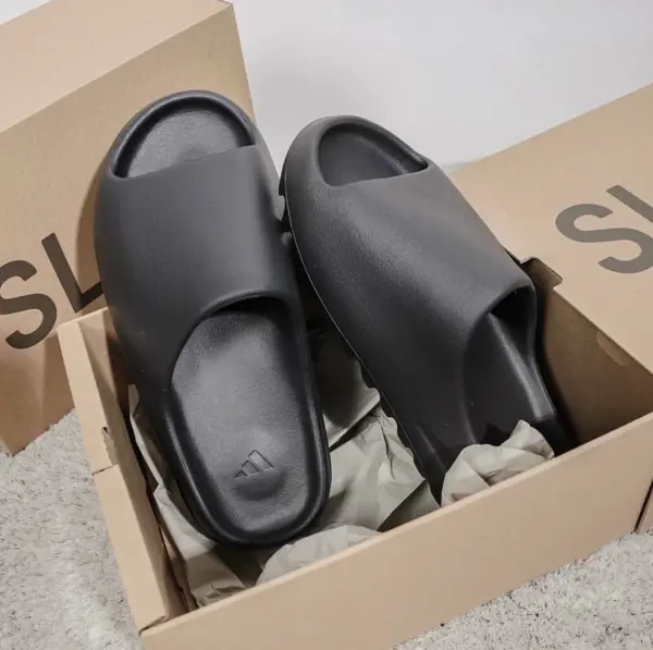 Yeezy Slides 'Onyx image 10