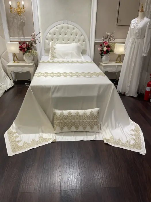 Soft Lace Bedcover image 0