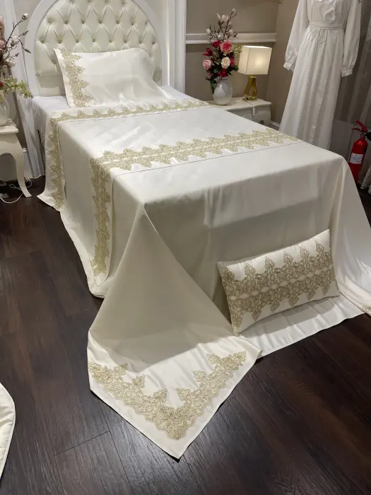 Soft Lace Bedcover image 2
