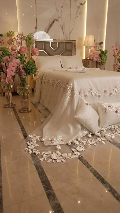 white garden in pale pink (DIY) image 0