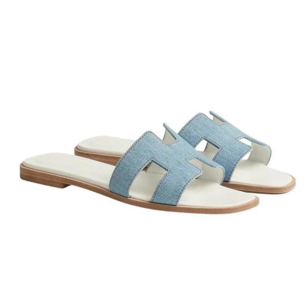 Hermès  Oran Sandal BleuClair image 2