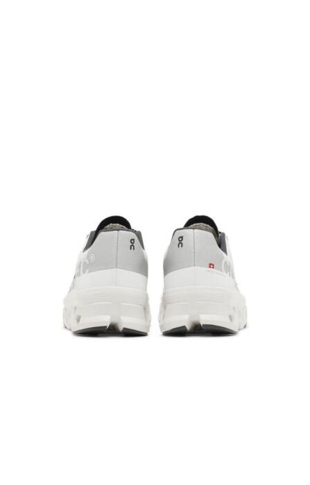 On running Cloudmonster 'White Black' image 3