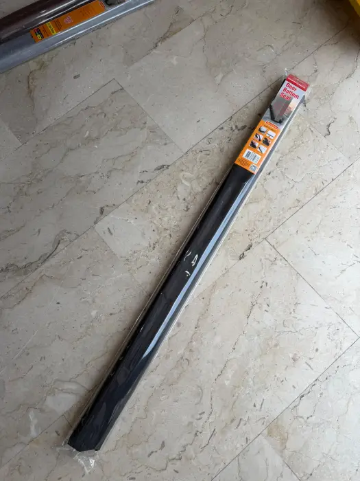 عازل أسفل الباب المزدوج والمرن (1 متر) – حماية من الأتربة، الحشرات والتكييف image 0