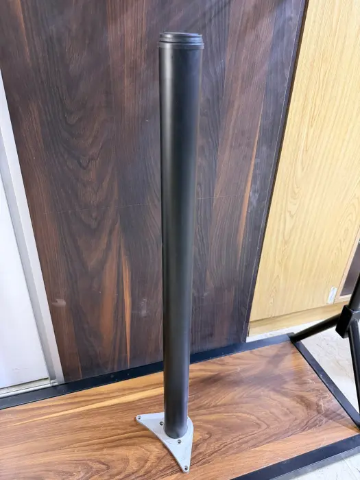 رجل طاولة معدنية أسود مطفي (Matte Black) ارتفاع 90 سم بقاعدة تثبيت مثلثة image 0