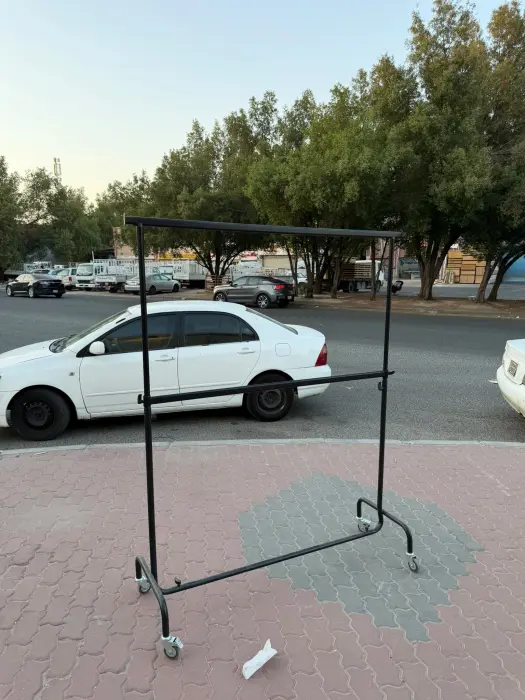 ستاند تعليق ملابس معدني مزدوج الطبقات بعجلات – H005 image 0