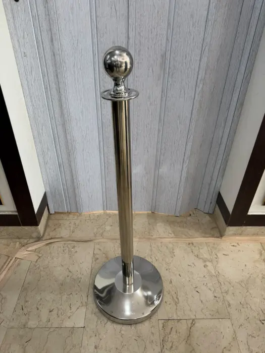عامود حواجز وتنظيم طوابير ستانلس ستيل كروم برأس كروي (Ball Top) image 0