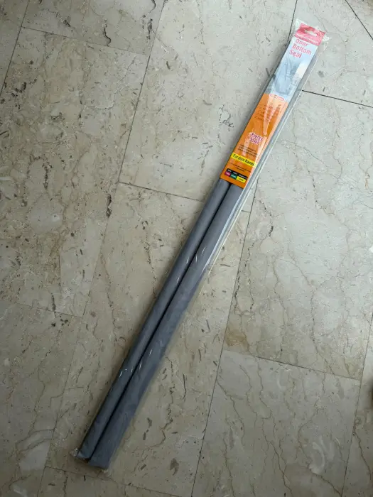 عازل أسفل الباب المزدوج والمرن (1 متر) – حماية من الأتربة، الحشرات والتكييف image 1
